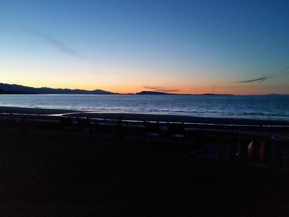 Sand Pebbles Inn Qualicum Beach Exterior photo