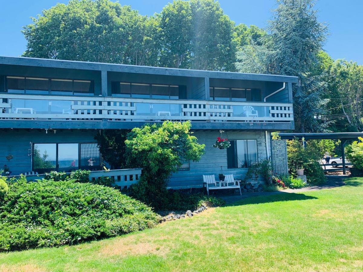 Sand Pebbles Inn Qualicum Beach Exterior photo