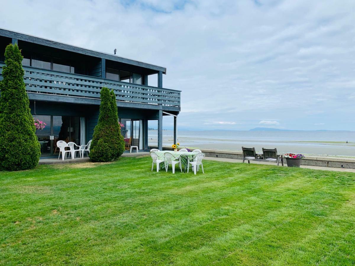 Sand Pebbles Inn Qualicum Beach Exterior photo